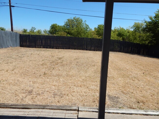 Building Photo - 1613 Bobby Lee Dr