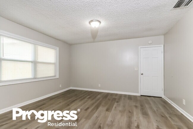 Building Photo - 719 Place Chateau