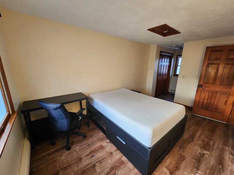 Building Photo - 66 Brook St