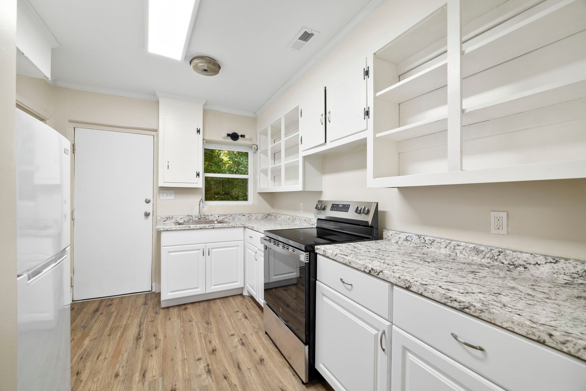 Kitchen - 609 Salem St