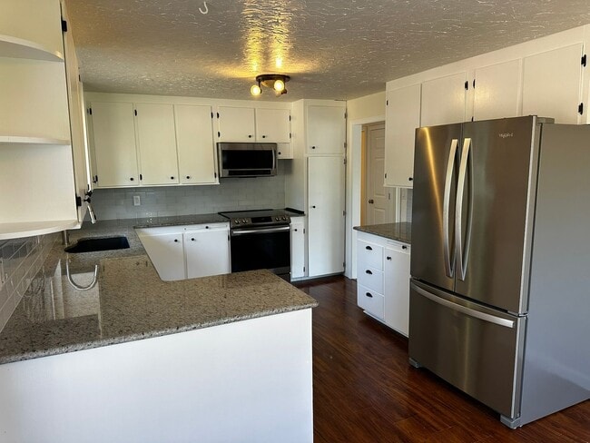 Building Photo - 4Bd/1.5Ba Renton House