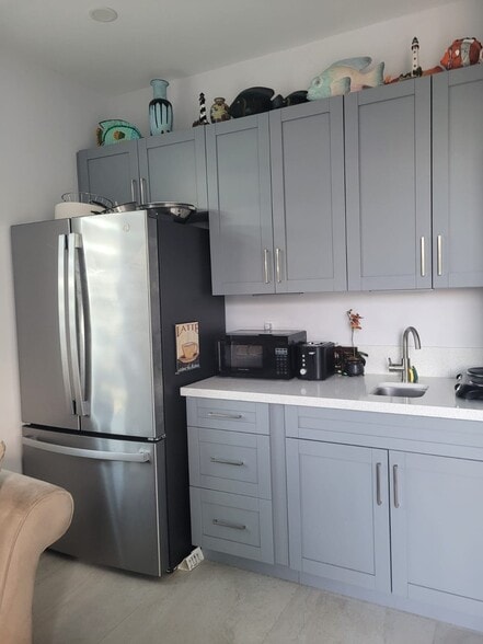 Building Photo - 115 Arctic Ave