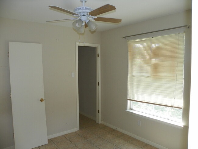 Building Photo - 509.511 Texas Ave