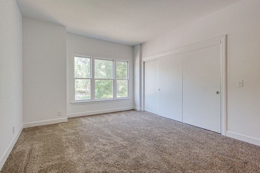 Building Photo - 243 Boxmere Pl