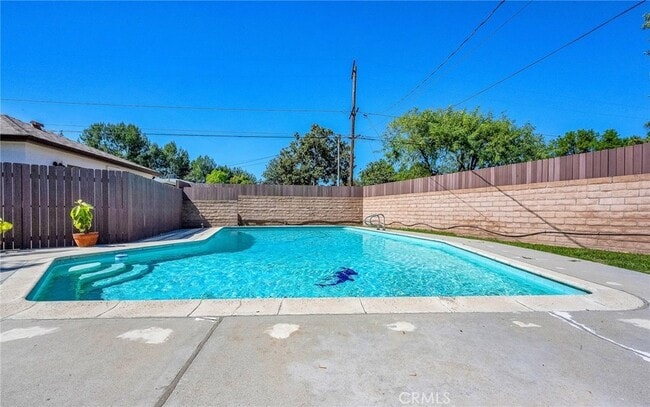 Building Photo - 6139 Tampa Ave