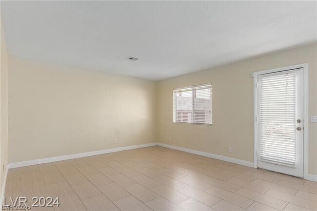 Building Photo - 9424 Deer Lodge Ln