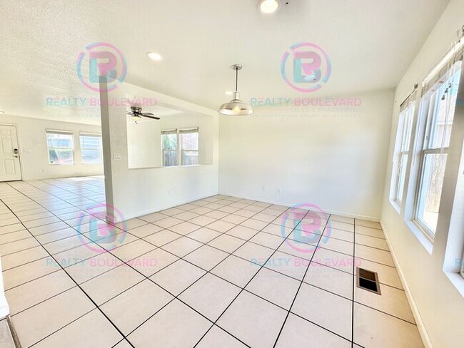 Building Photo - 1/2 Month Free!! Modern Comfort Meets Conv...