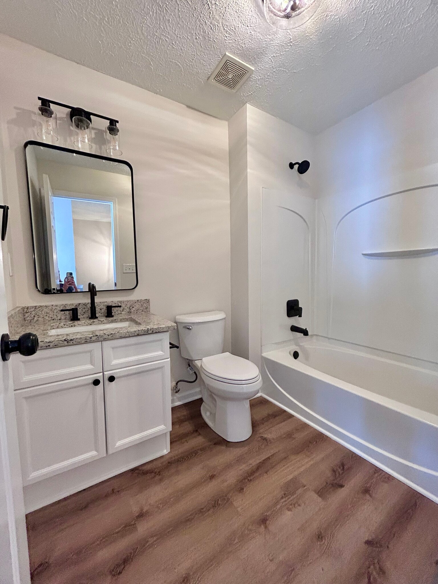 secondary bathroom - 2482 Nashboro Blvd