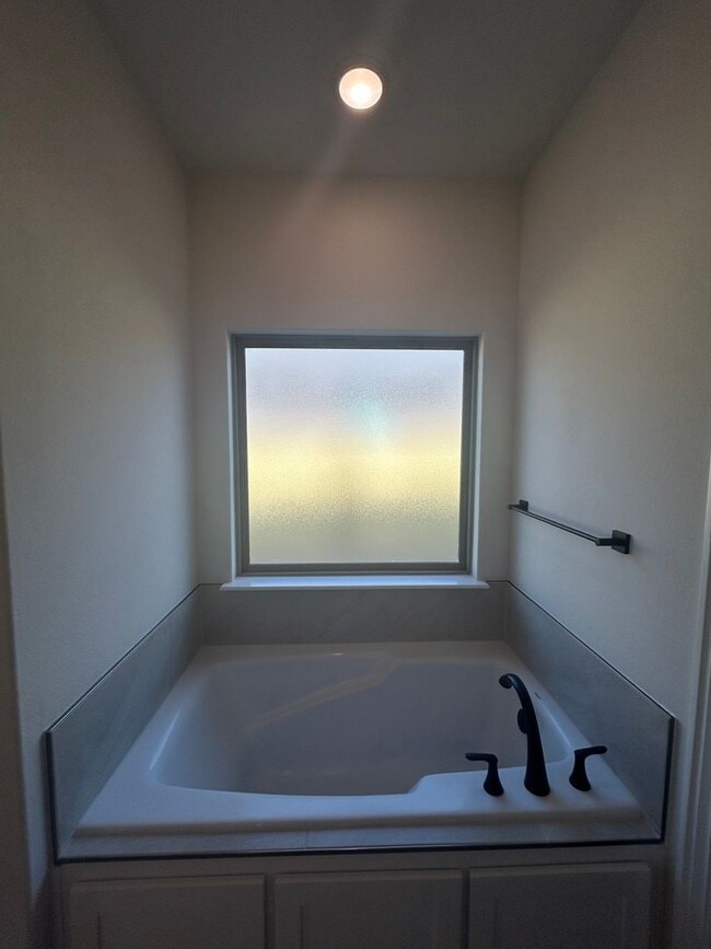 Building Photo - Beautiful Modern Home in Pea Ridge!