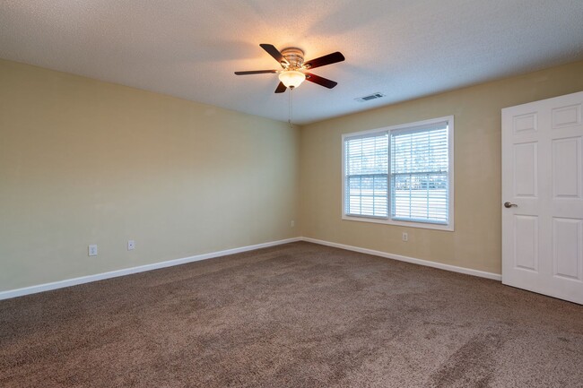 Building Photo - Spacious 4-Bedroom Home in Westside Athens...