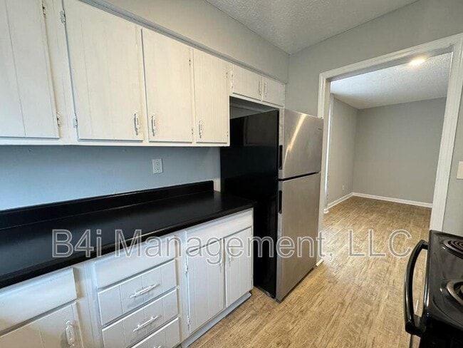 Building Photo - 918 Lakewood Ln
