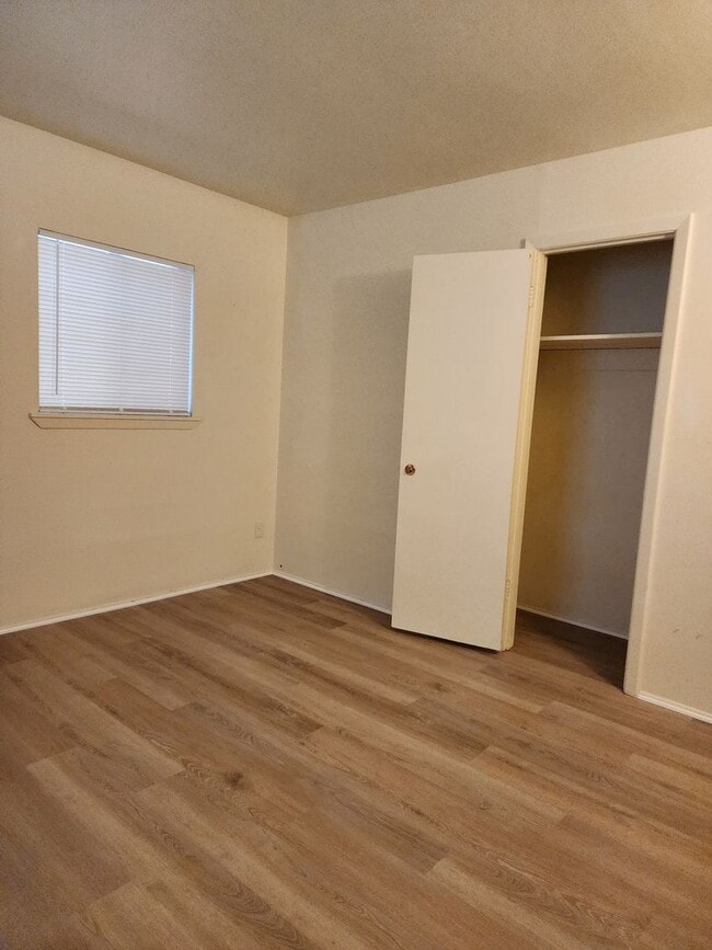 Building Photo - 205 El Paso Dr