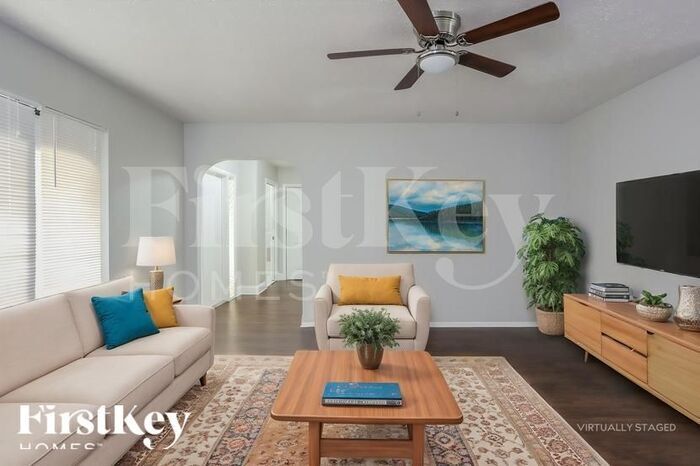 Primary Photo - 3423 SE 8th Pl