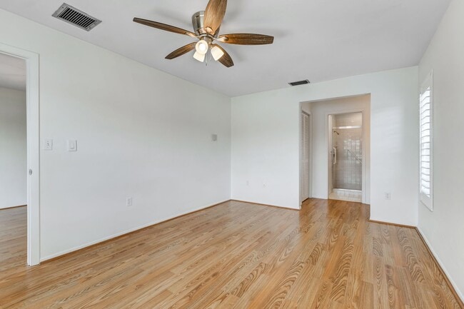 Building Photo - ** LAKEWOOD ** 3 BED / 2 BATH / GARAGE - SINGLE FAMILY HOME - GREAT LOCATION! - PET OK - ANNUAL R...