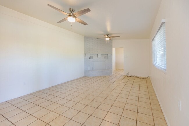 Building Photo - Wonderful 3 Bedroom 2 Bath Home!