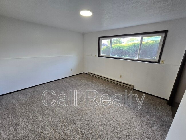 Building Photo - 3322 S Raymond Cir