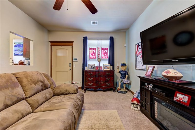 Building Photo - 1812 E Alameda St