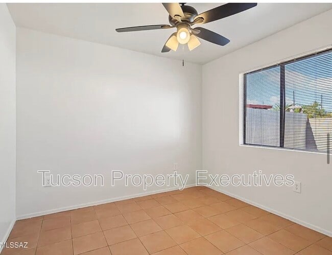 Building Photo - 1107 W Sonora St