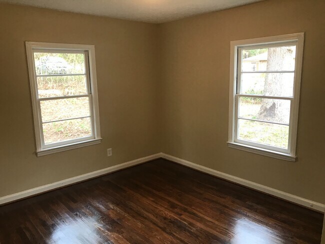 Building Photo - **ON HOLD**3 or 4 Bedroom / 1.5 Bathroom Home for Rent in Columbus, GA