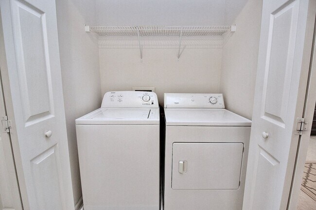 Building Photo - Townhome in South Park for Rent!