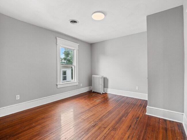 Building Photo - 926 Winona Ave SW