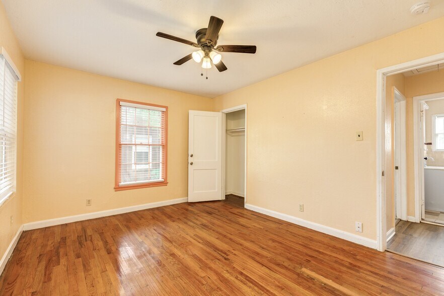 Building Photo - 1331 W 8th St