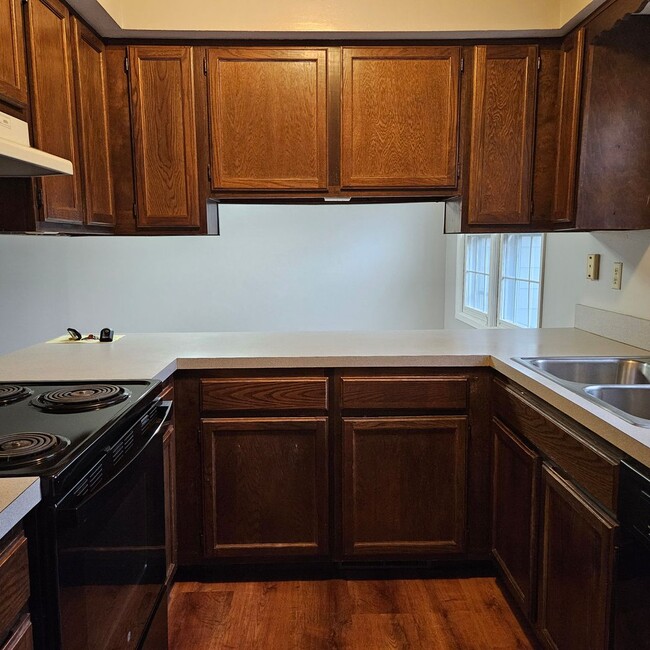 Building Photo - 1252 Colonial Dr