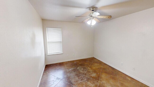 Building Photo - 803 Harley Dr