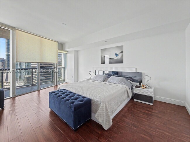 Building Photo - 495 Brickell Ave