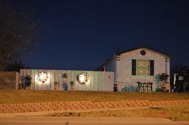Building Photo - 1105 N Lamesa Rd