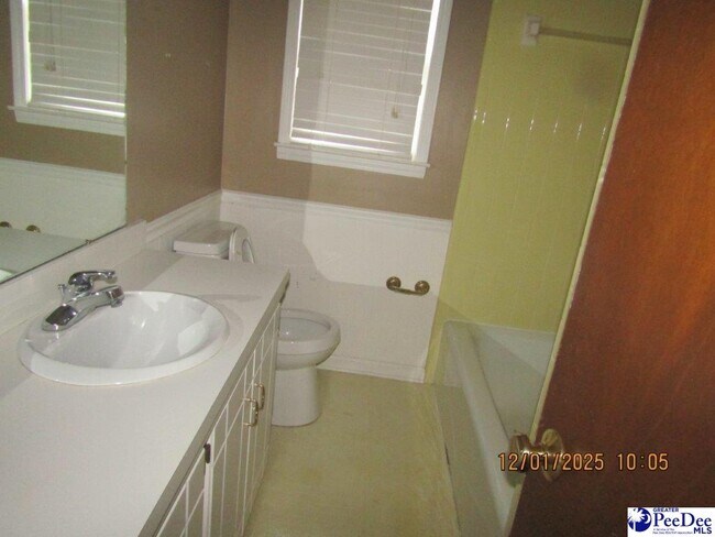 Building Photo - 864 Thunderbird Dr