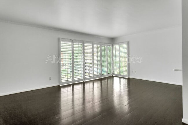 Building Photo - 5357 La Jolla Blvd