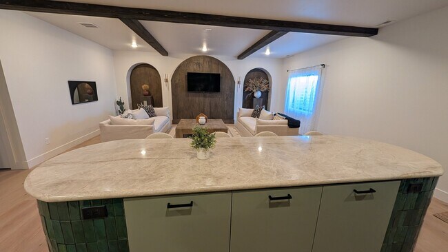 Building Photo - 1096 Marigold Dr