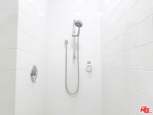 Building Photo - 3505 Ocean Front Walk