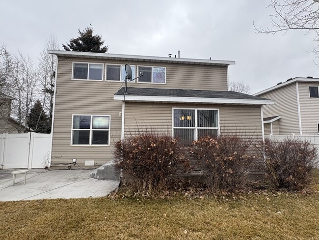 Building Photo - 1884 Sunset Rd