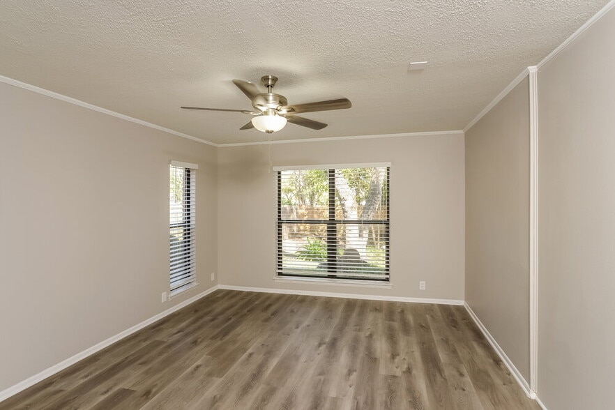 Building Photo - 13810 Hunters Hawk