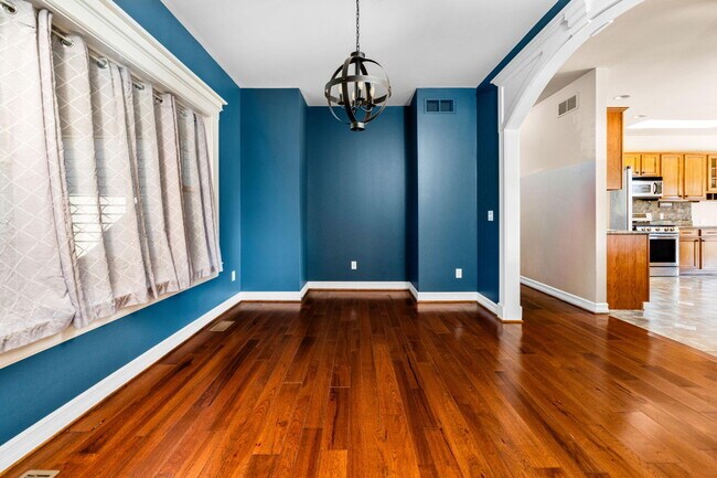 Building Photo - 950 Marshall Lakes Dr