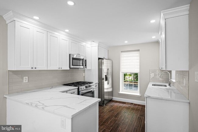 Building Photo - 15 Llanfair Rd