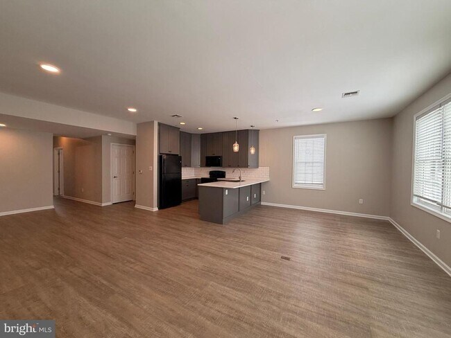 Building Photo - 134 Bridge St