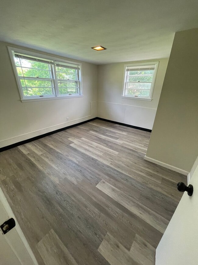Building Photo - 3 bedroom 2 bath house