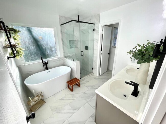 Building Photo - 1811 Tickner St