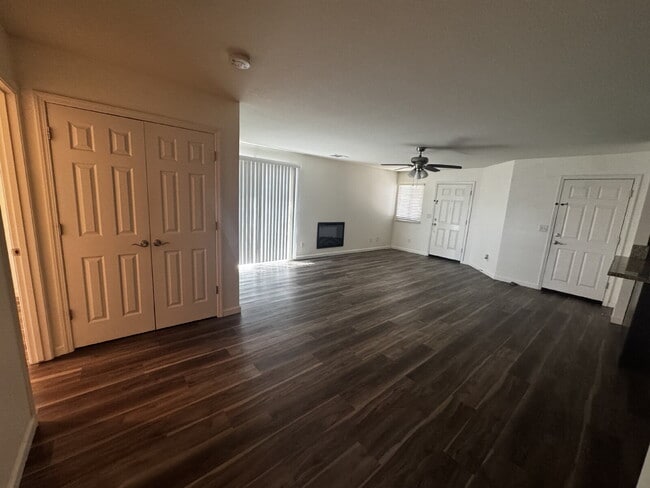Building Photo - Charming 2-Bed, 2-Bath Haven in Merced!