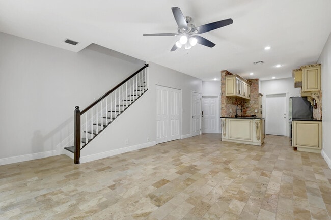Building Photo - 6306 Crescent Lake Way