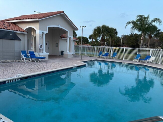 Building Photo - 10924 SW 182nd Ln