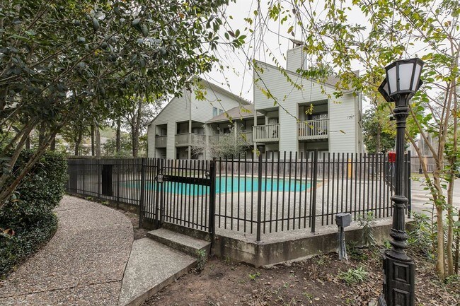 Building Photo - 17417 Red Oak Dr