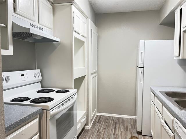 Building Photo - 9696 Walnut St