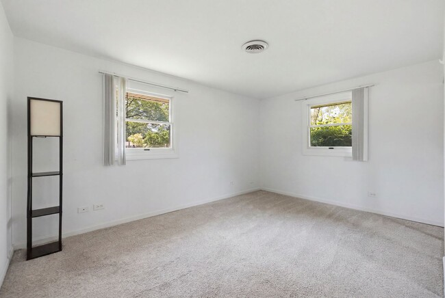 Building Photo - 1624 W Weathersfield Way