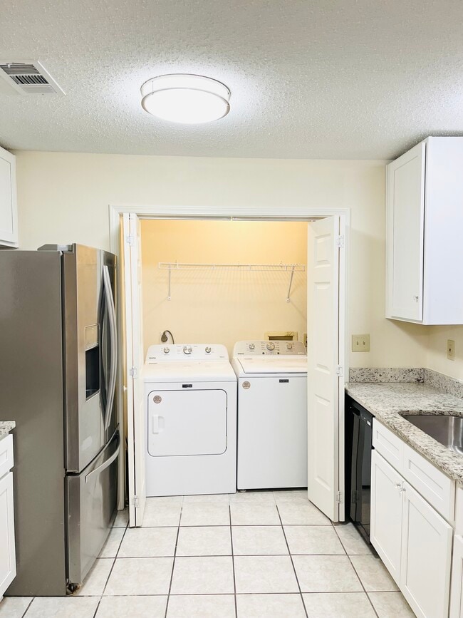 Building Photo - 1534 Delta Dr