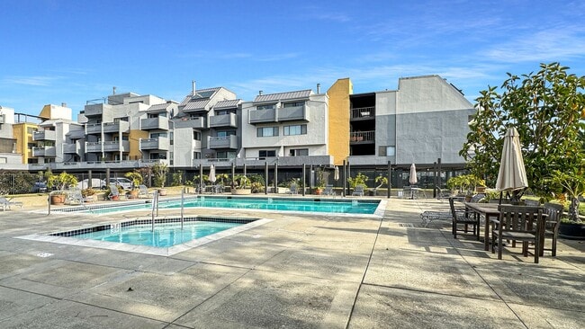 Building Photo - Waterfront Living in the Heart of Jack London Square