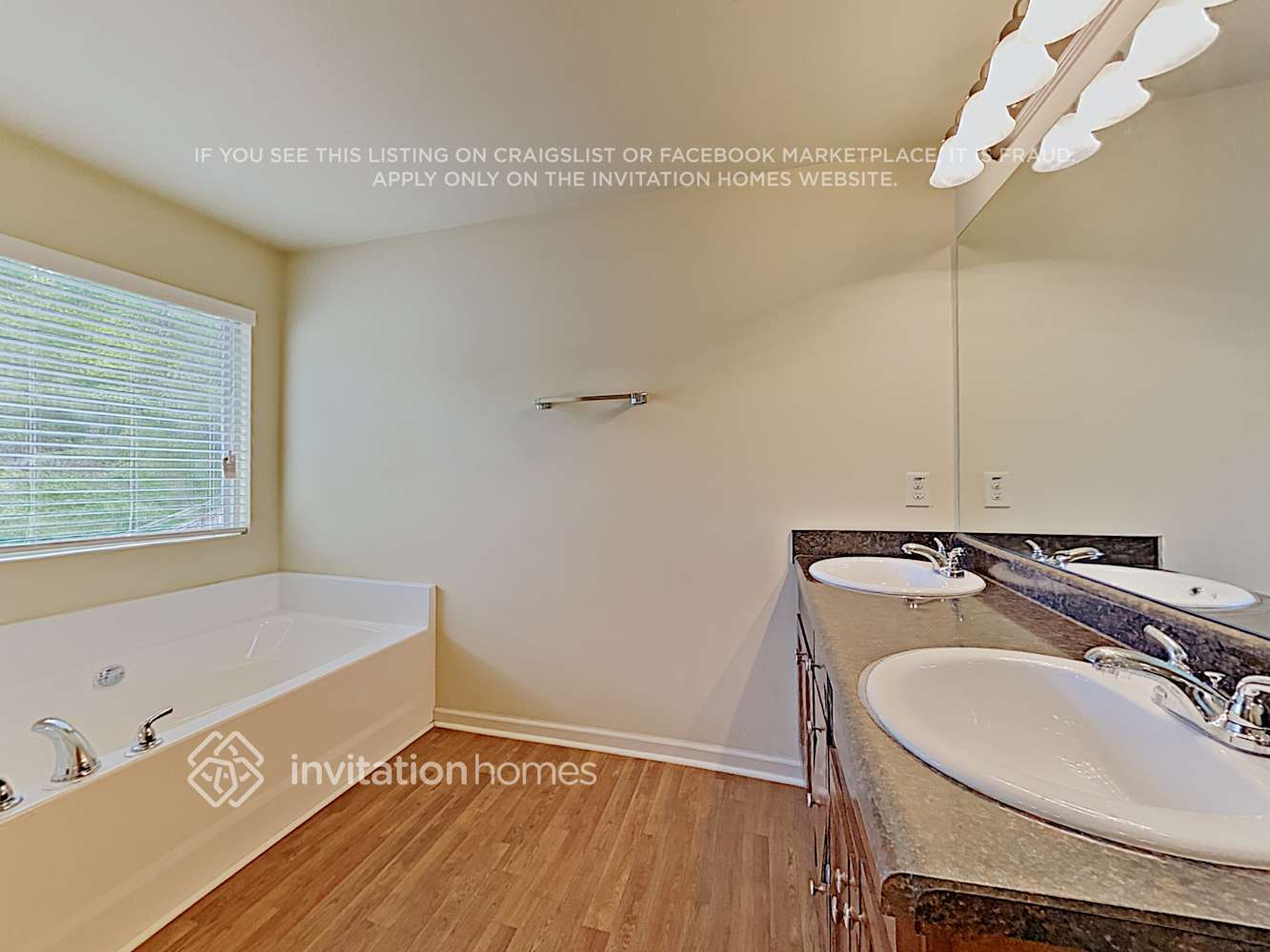 Building Photo - 906 Grenier Terrace NE